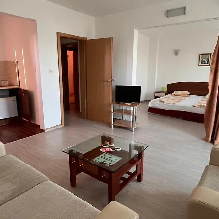 Хотел семеен примо 3*